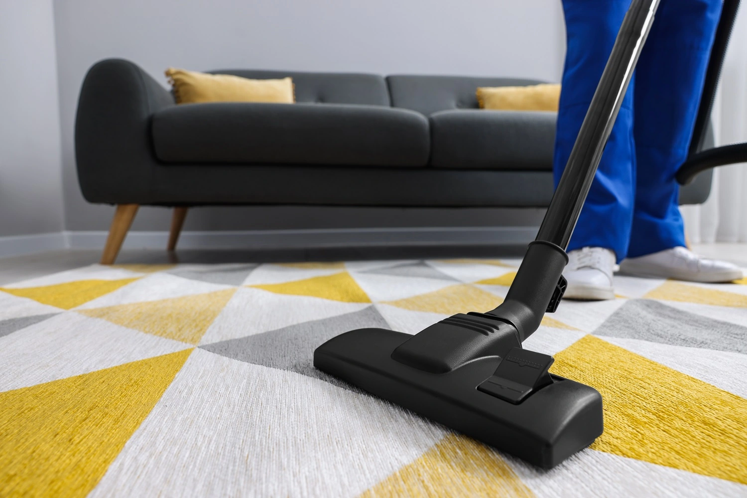 Come pulire i tappeti in casa: consigli e metodi efficaci